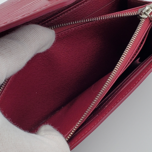 ๐ SOLD ๐ Louis Vuitton Fuchsia Epi Leather Sarah Wallet - Picture 16 of 16